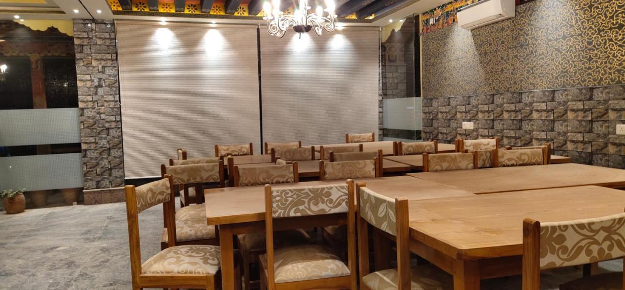 White Dragon Hotel Punakha Exterior photo